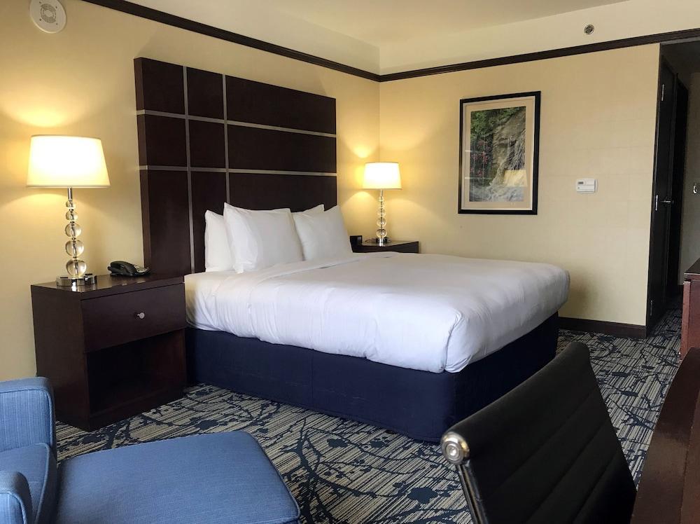 Hilton Asheville Biltmore Park Екстериор снимка