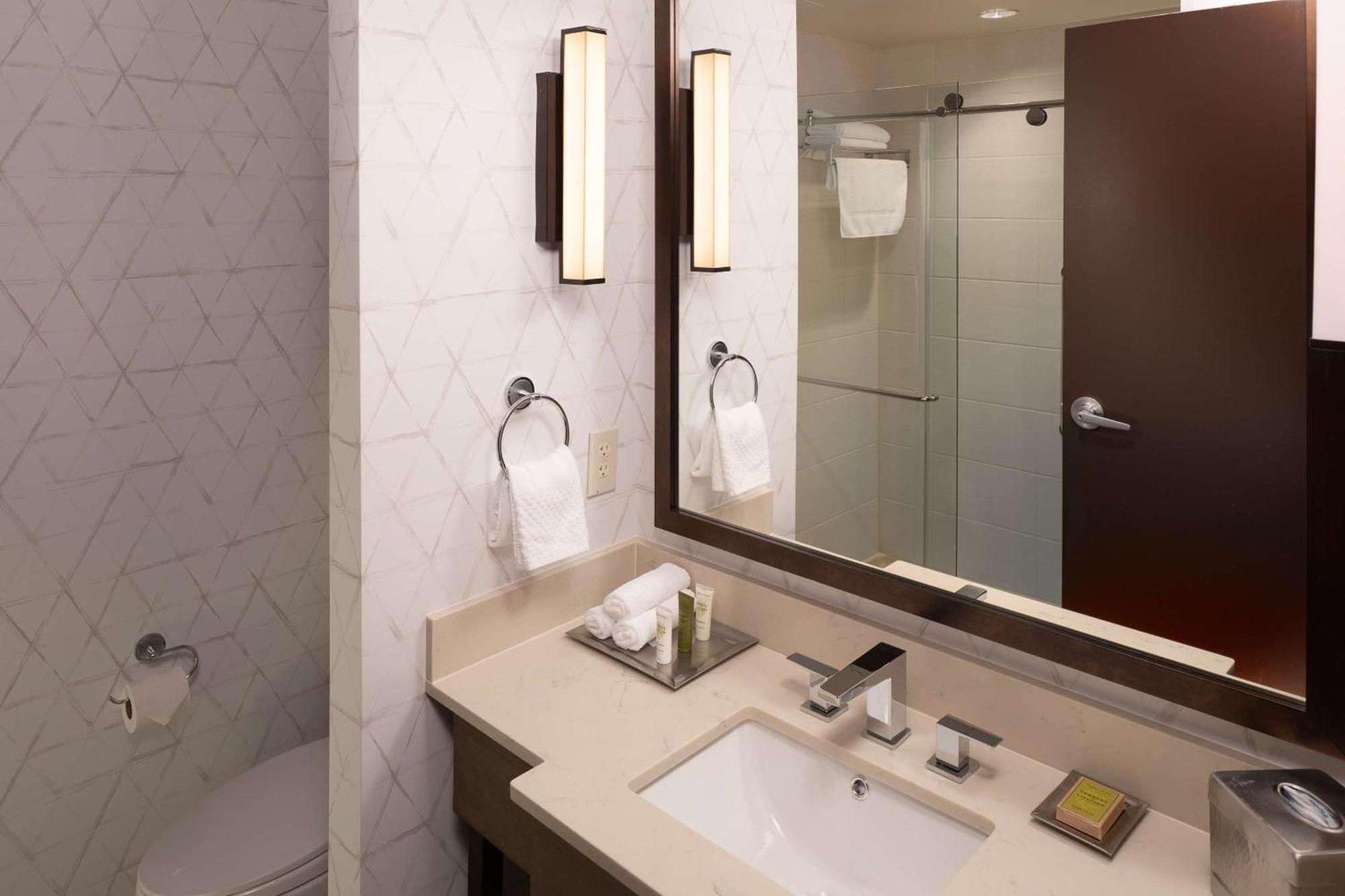 Hilton Asheville Biltmore Park Екстериор снимка