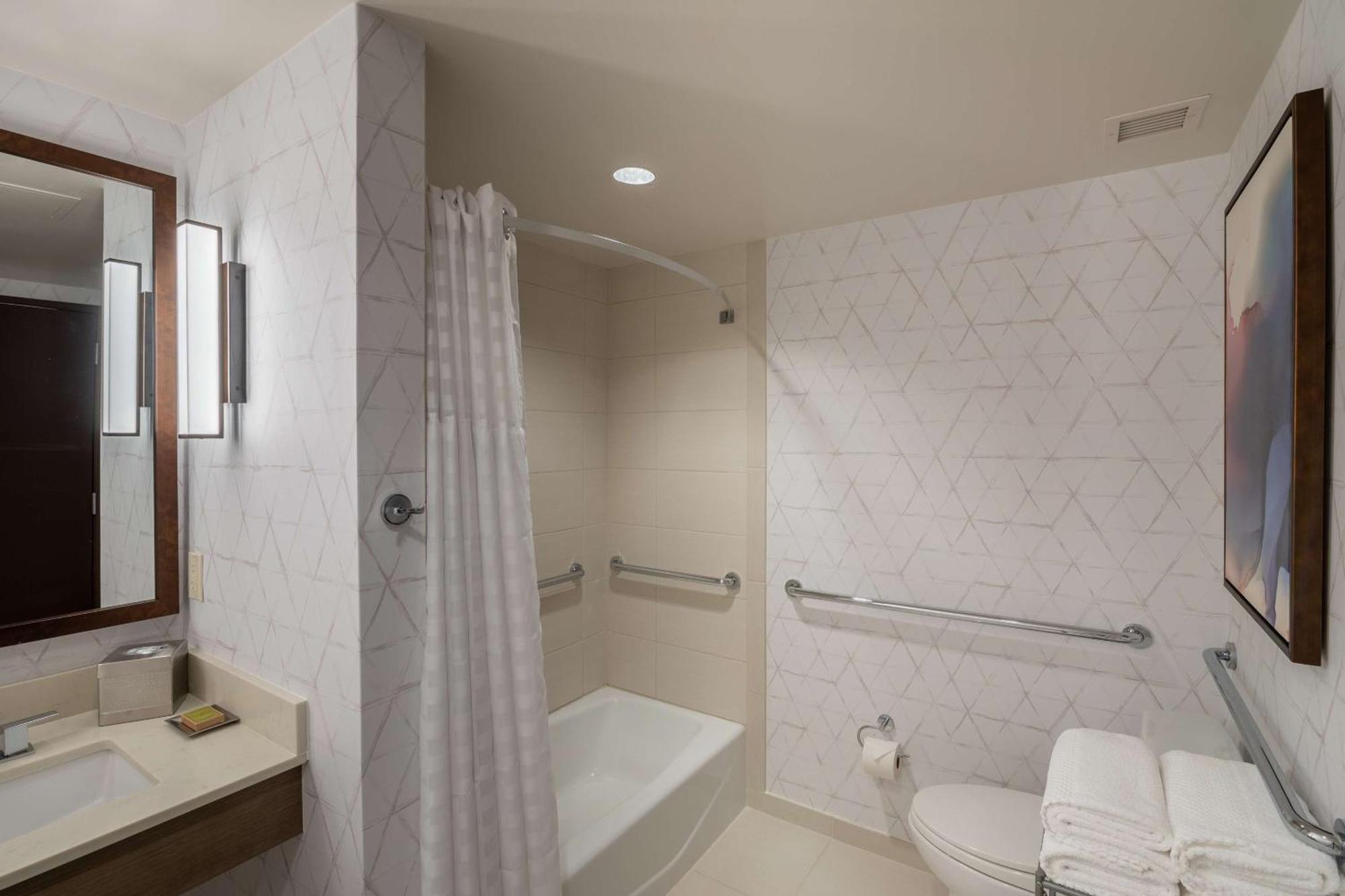 Hilton Asheville Biltmore Park Екстериор снимка