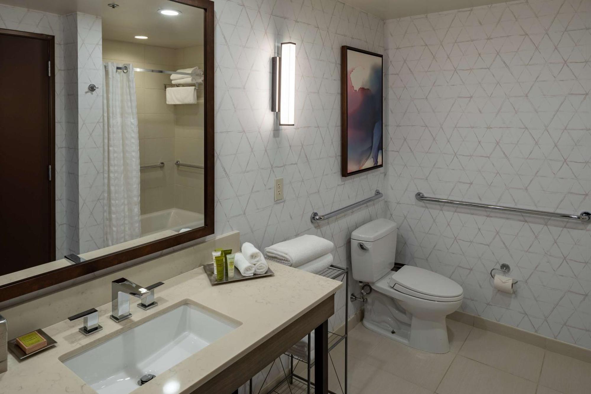 Hilton Asheville Biltmore Park Екстериор снимка